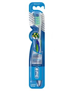Oral-B Pro-Expert Extra Clean, Soft Manual Toothbrush With Angled Bristles (Medium)